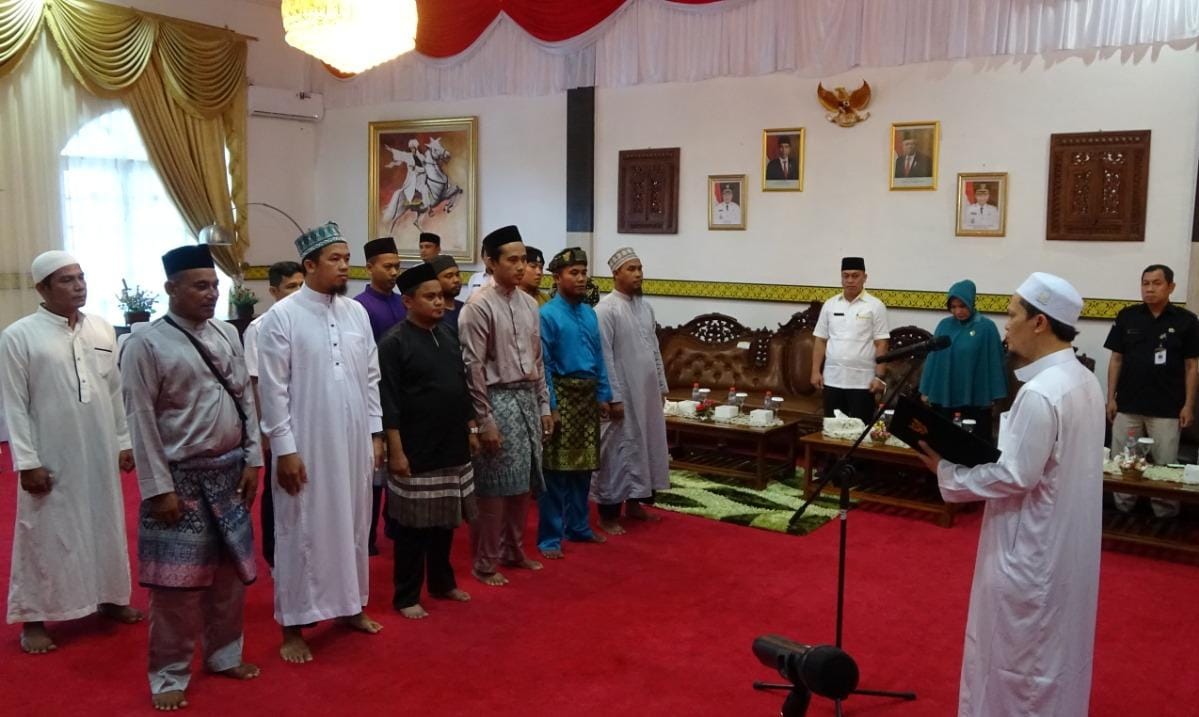 Ustadz Suryadi melantik pengurus Dewan Dakwah Lingga masa khidmat 2022-2027